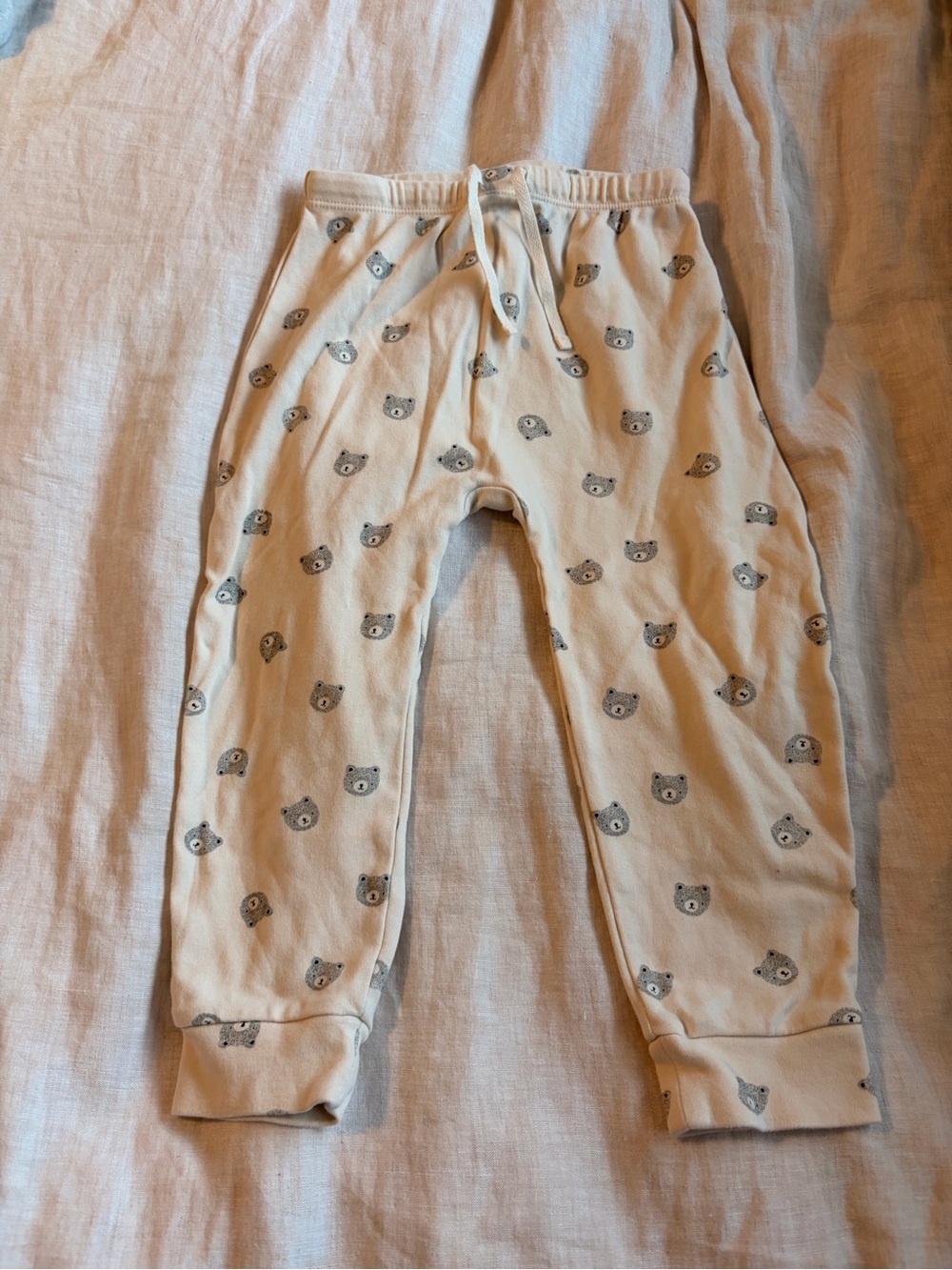 Quincy Mae Cream Bear-Print Jogger Pants